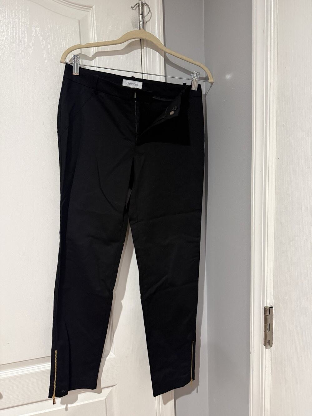 Women's Calvin Klein Black Dress Pants Size 2 With Gold Tone Zippers Flat Front